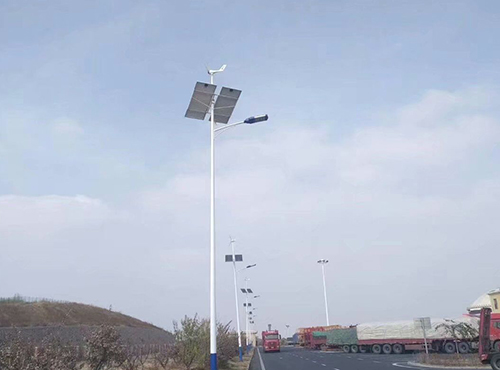 南京歐陸電氣風光互補照明系統(tǒng)，設(shè)備配置功率300W